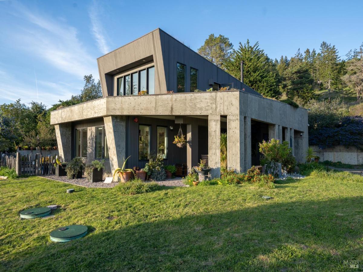 MLS #326015686 image #0