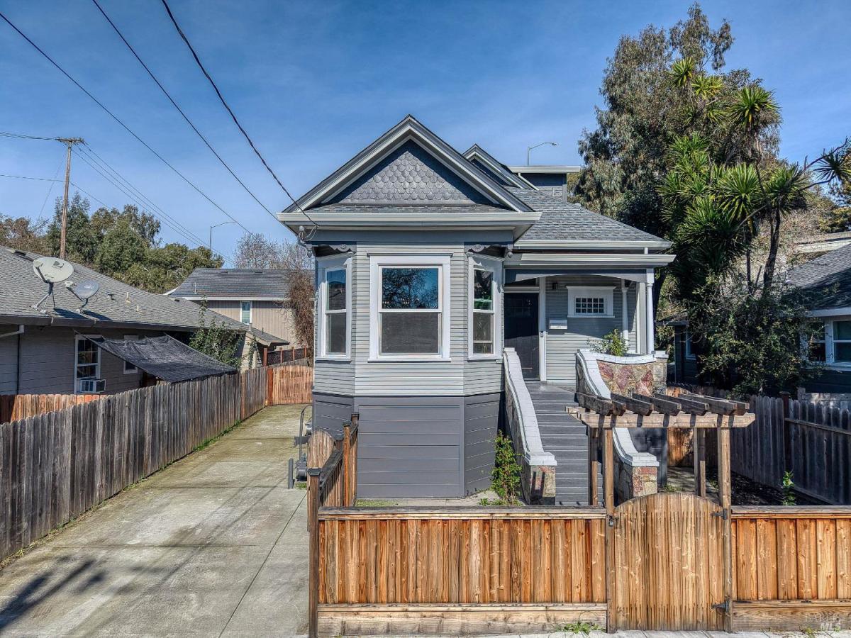 MLS #326016309 image #0