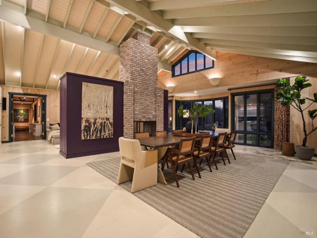MLS #326016521 image #0