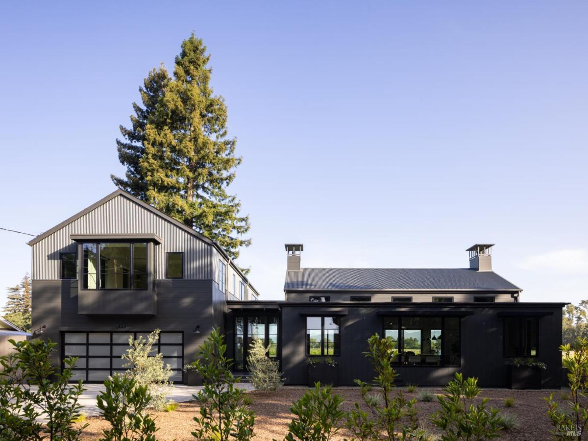 MLS #326017225 image #0
