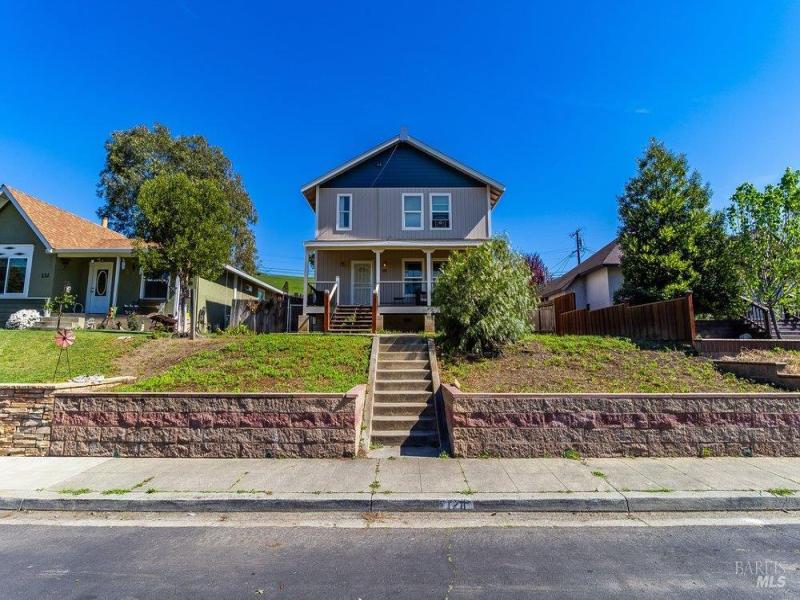 MLS #326018618 image #0