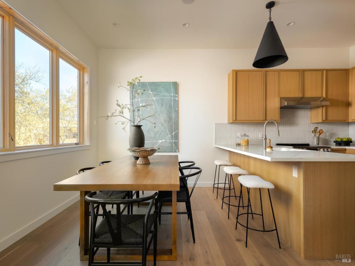 MLS #326021916 image #0