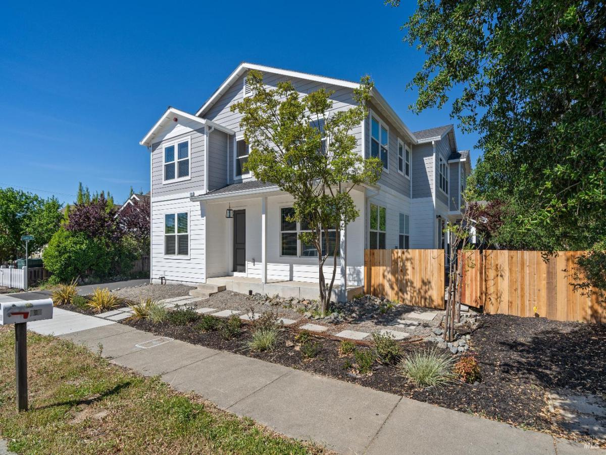 MLS #326022605 image #0