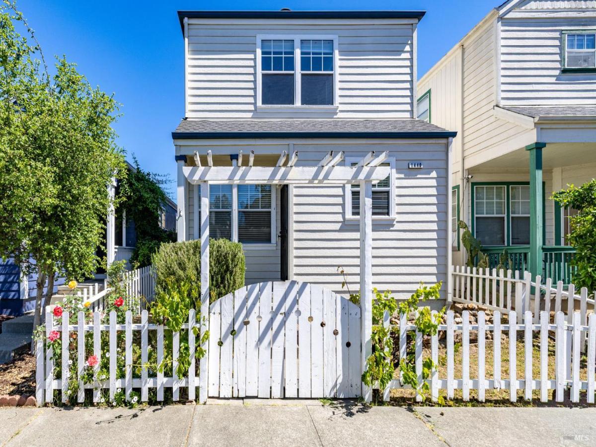 MLS #326028196 image #0