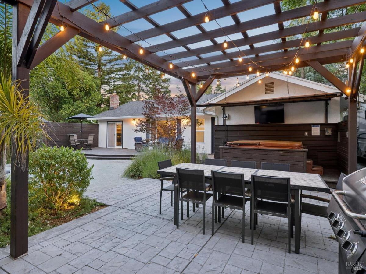 MLS #326028717 image #0