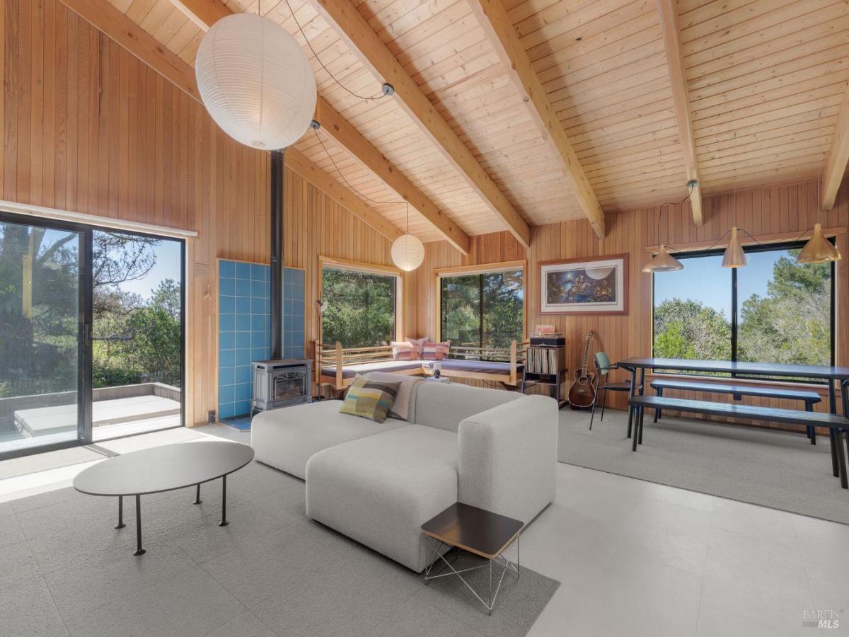 MLS #326030744 image #0