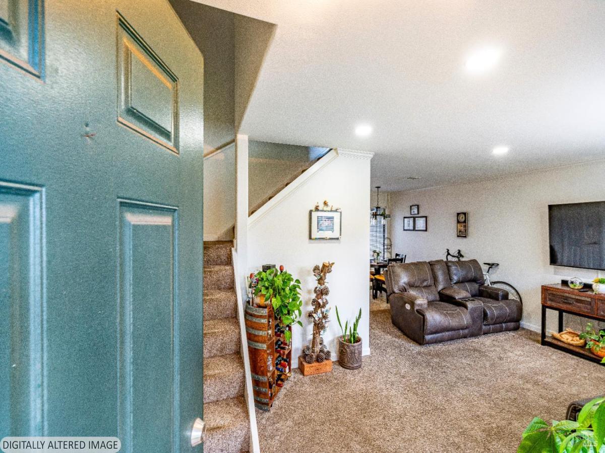 MLS #326031629 image #0