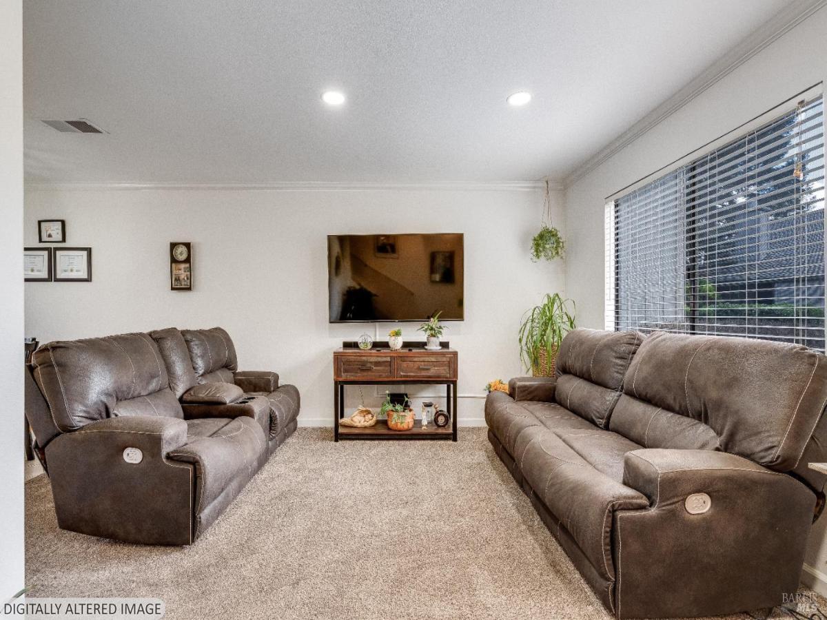 MLS #326031629 image #0