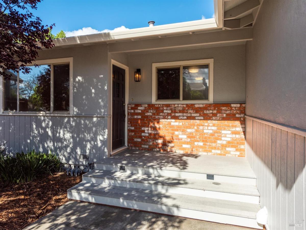MLS #326031662 image #0