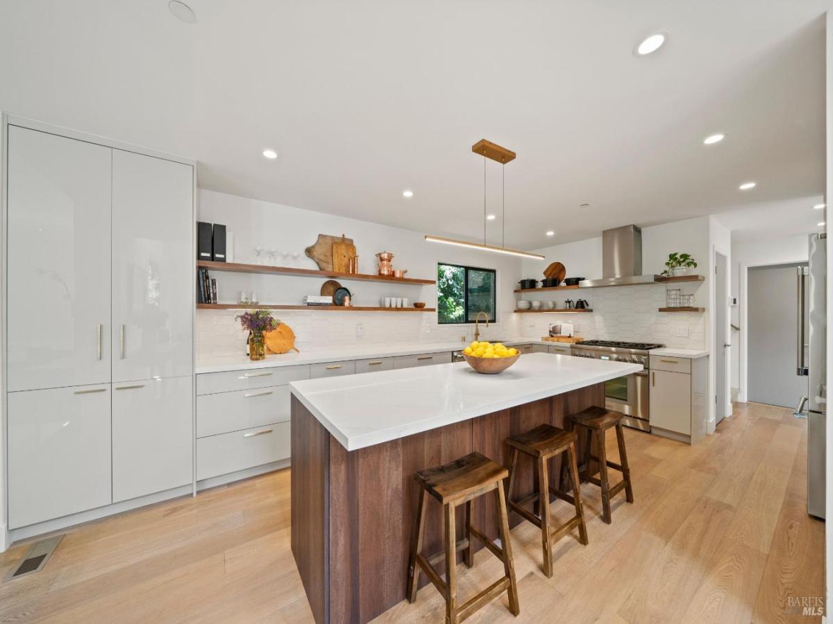 MLS #326033706 image #0