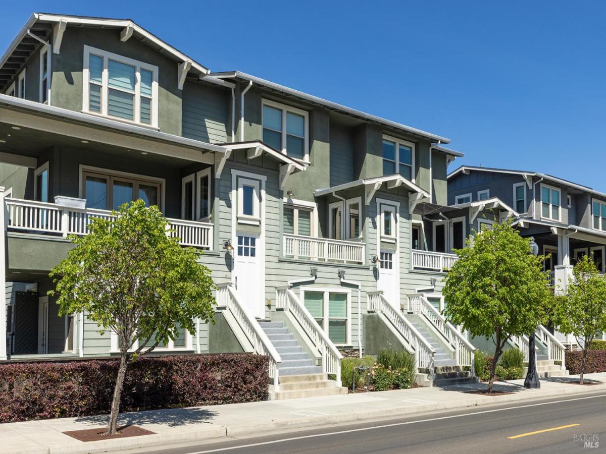 MLS #326034306 image #0