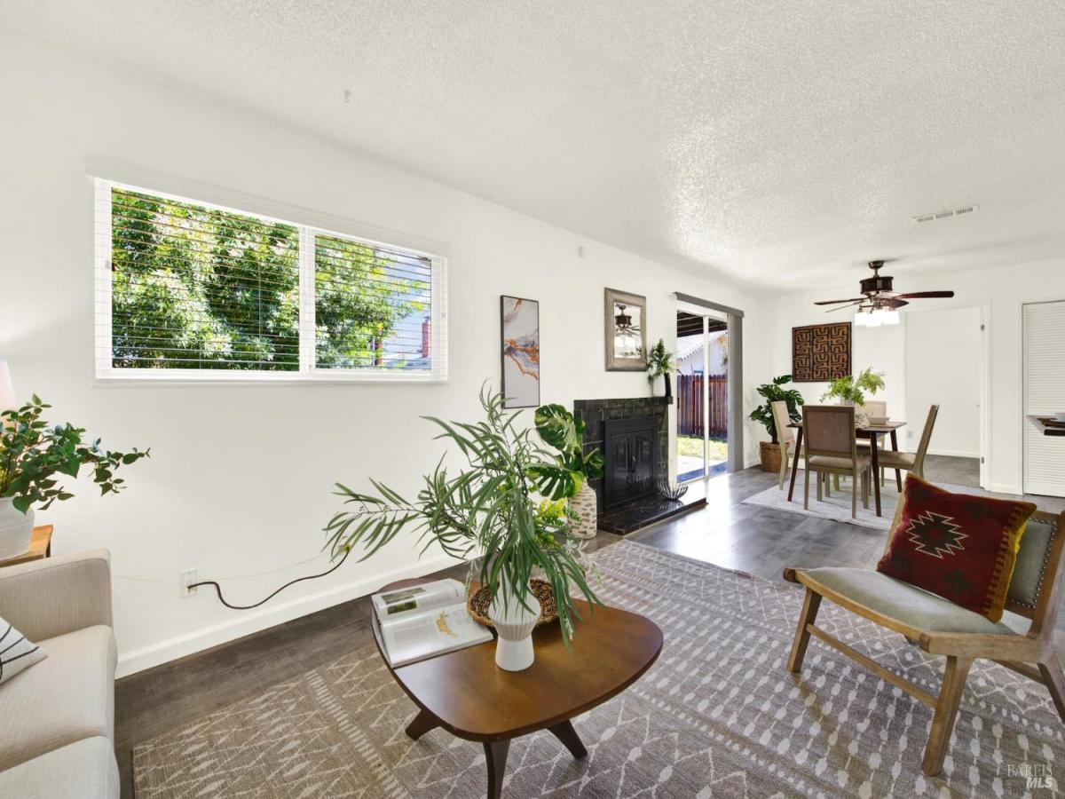 MLS #326034479 image #0