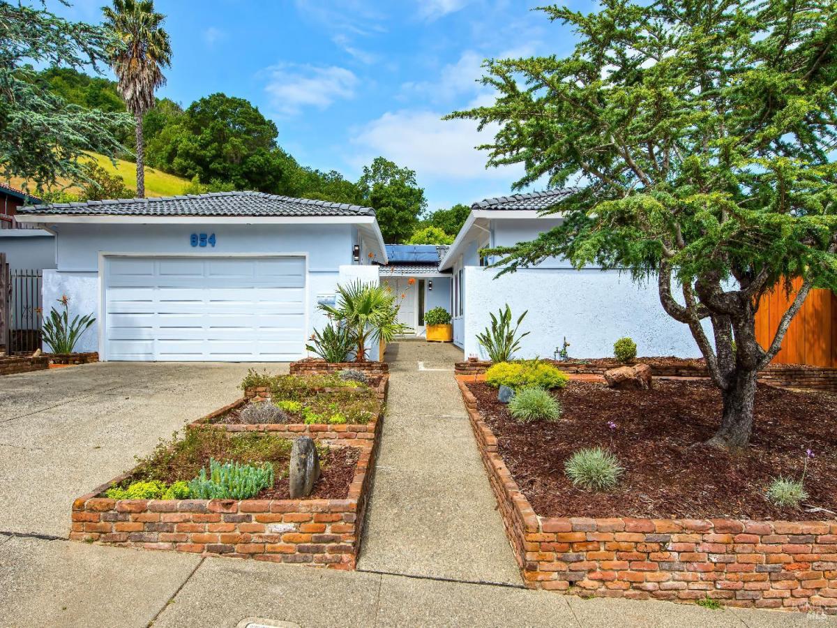 MLS #326036151 image #0