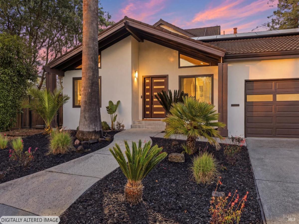MLS #326036406 image #0