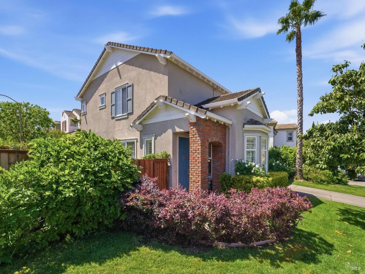 MLS #326038166 image #0