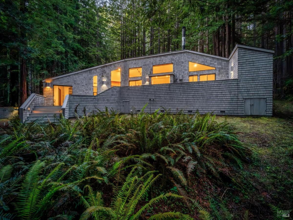 MLS #326039515 image #0