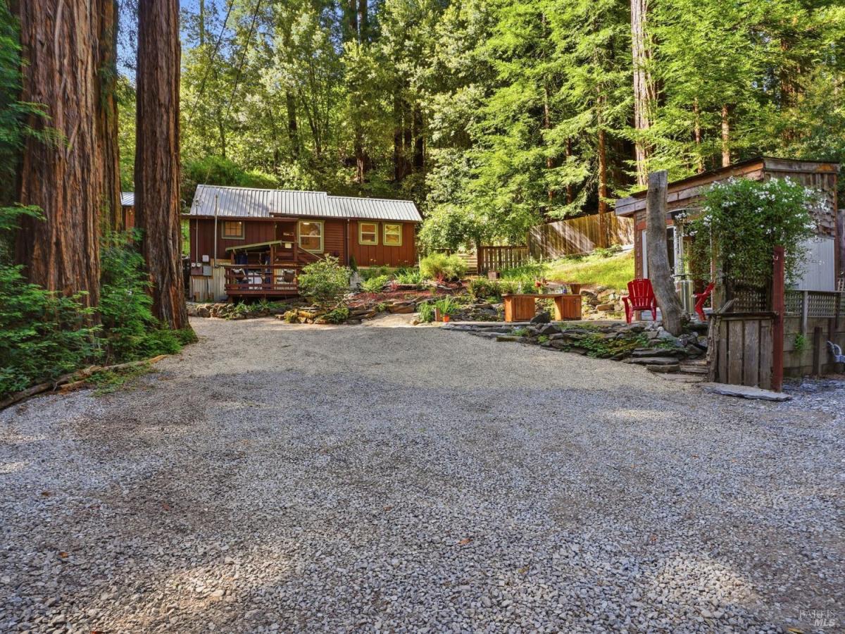 MLS #326040575 image #0