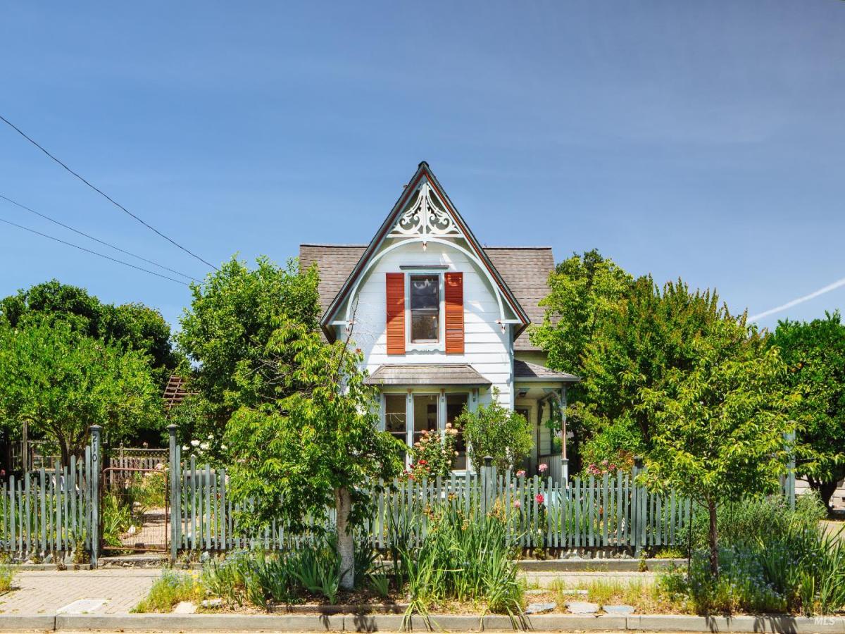 MLS #326040919 image #0