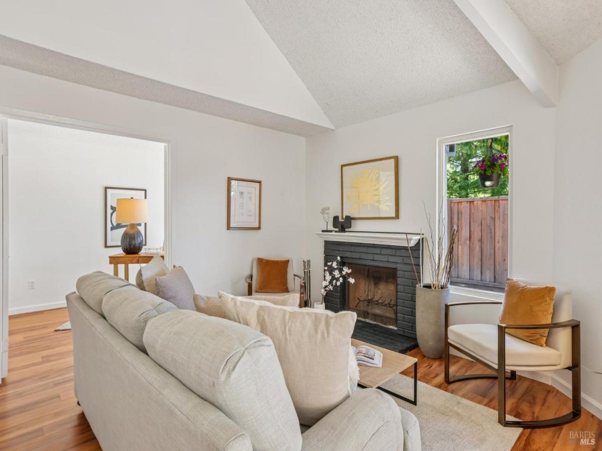 MLS #326041415 image #0
