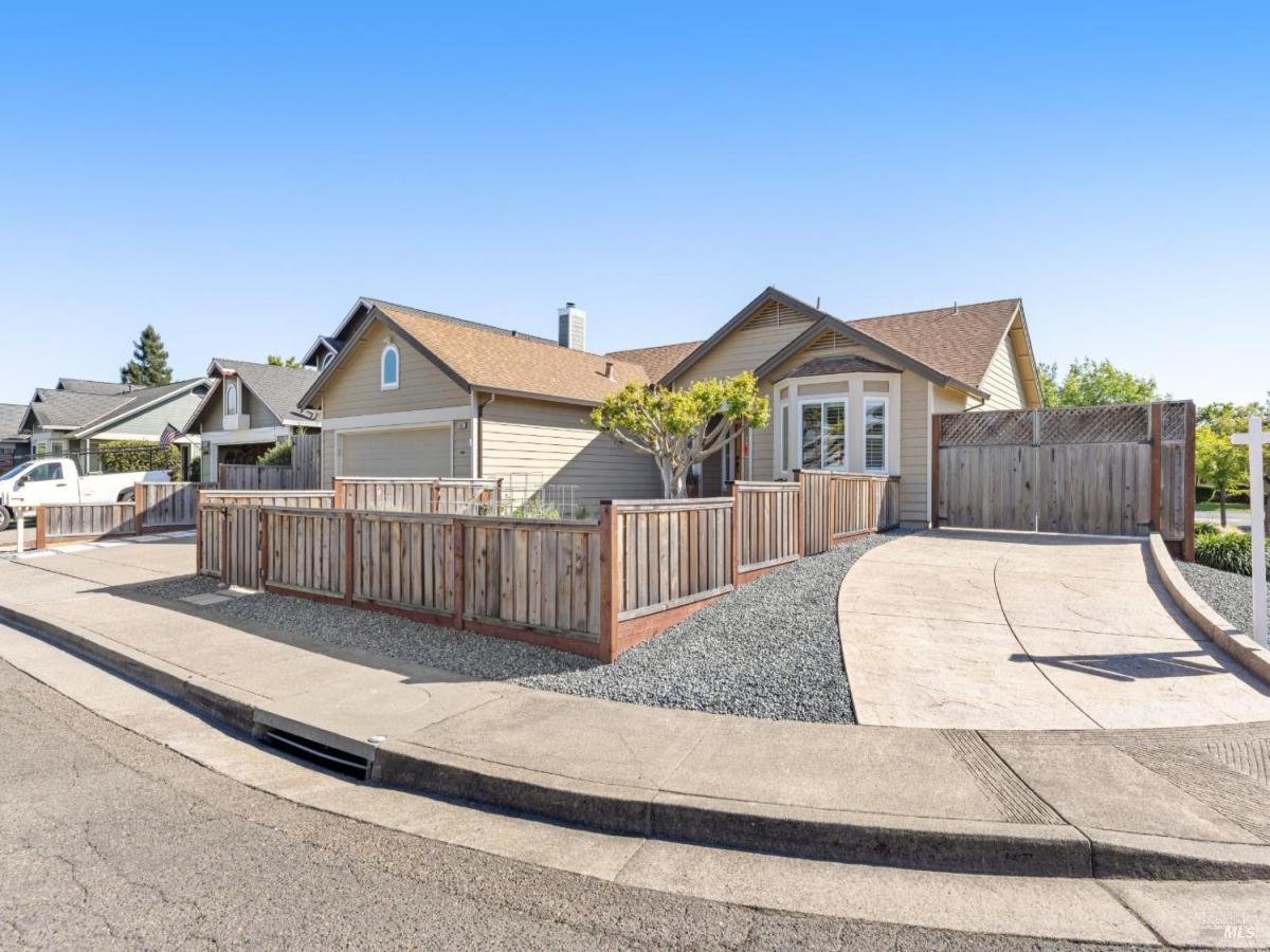MLS #326042384 image #0