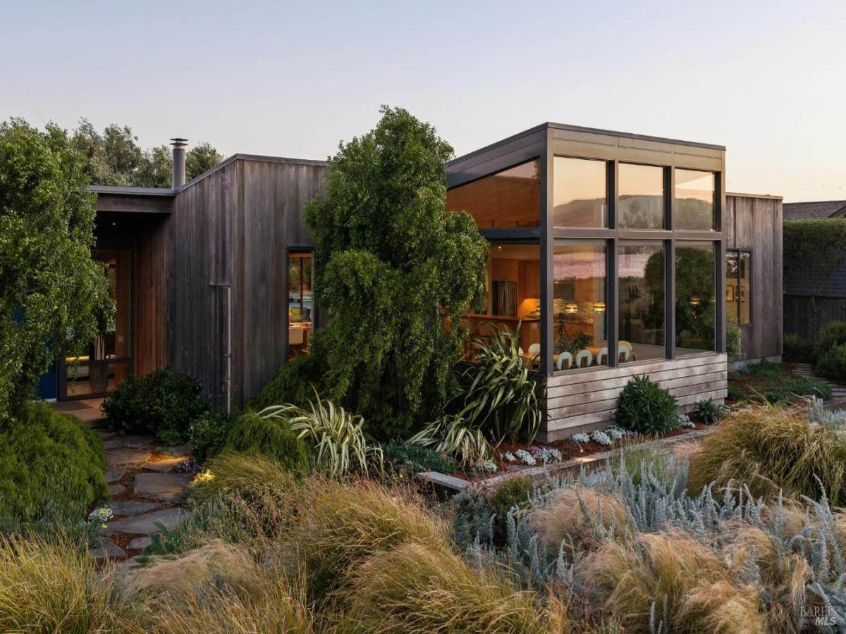MLS #326042633 image #0