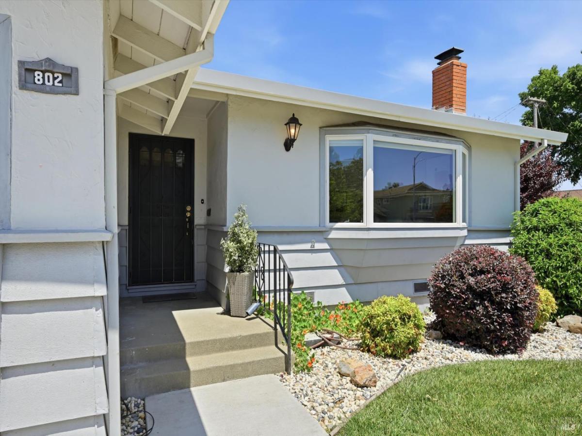 MLS #326043296 image #0