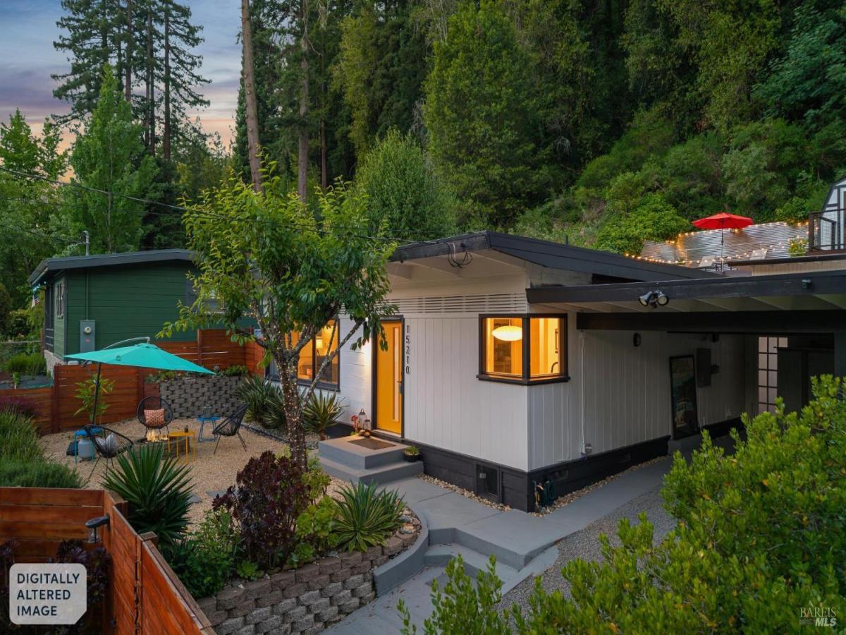 MLS #326044022 image #0