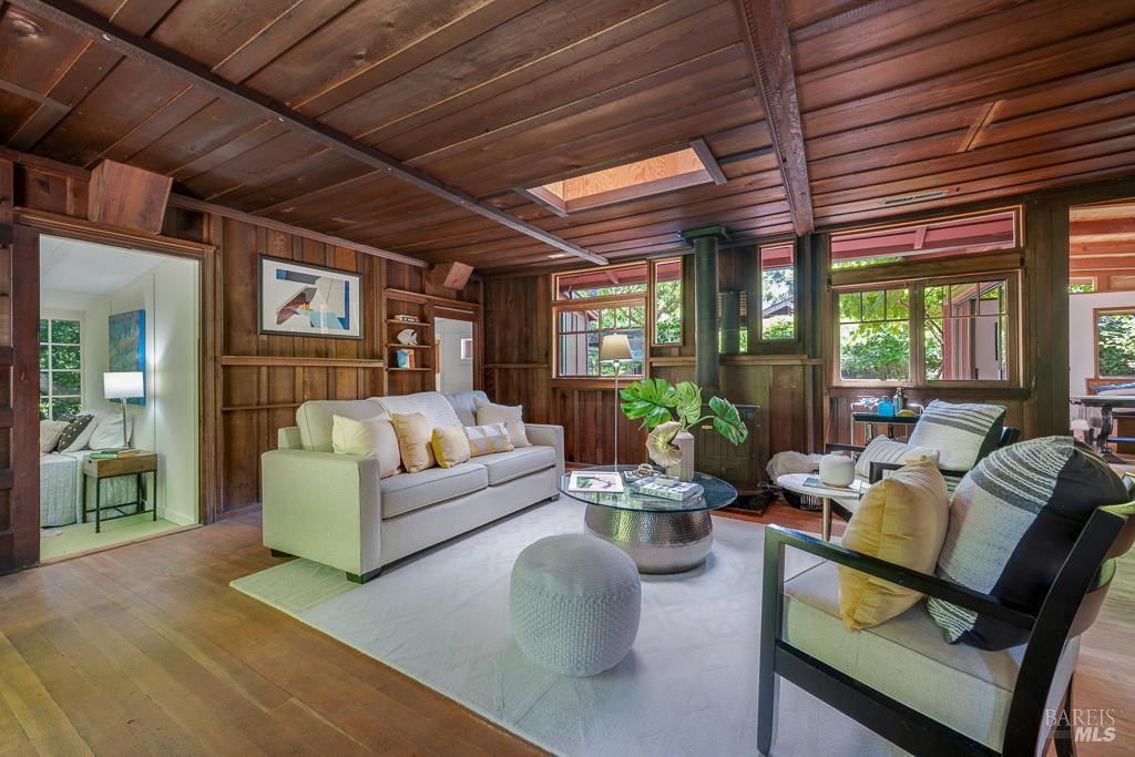 MLS #326044642 image #0
