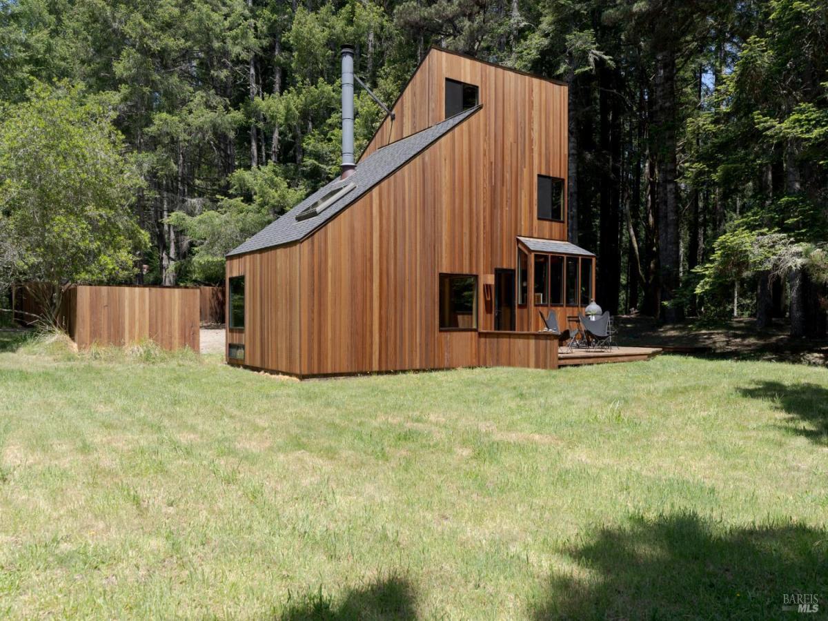 MLS #326044788 image #0
