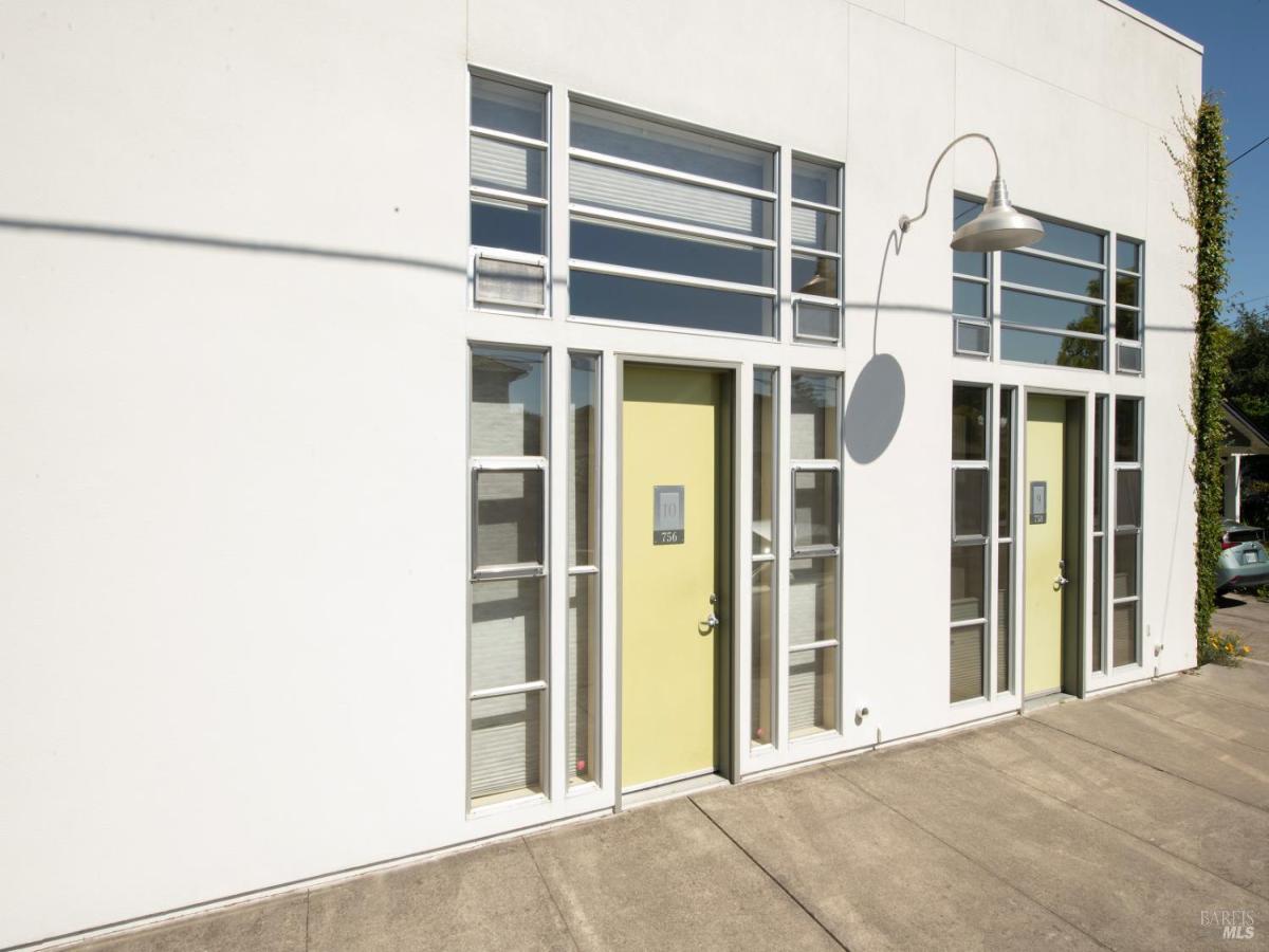 MLS #326045017 image #0