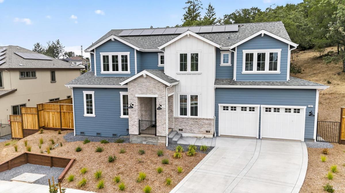 MLS #326046009 image #0