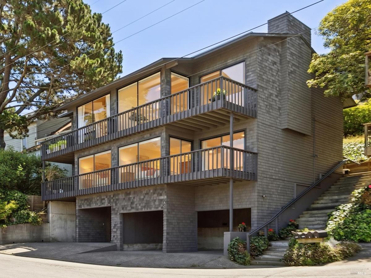 MLS #326047416 image #0