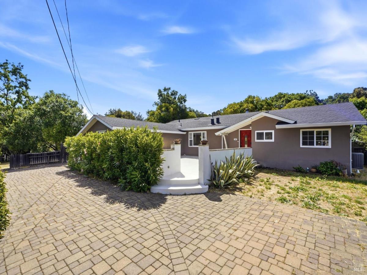 MLS #326047780 image #0