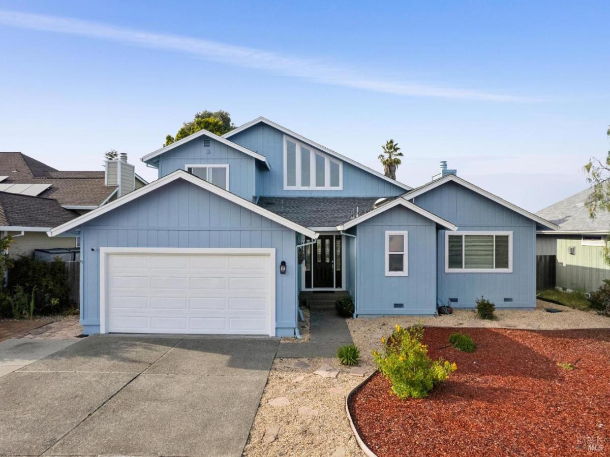MLS #326048362 image #0