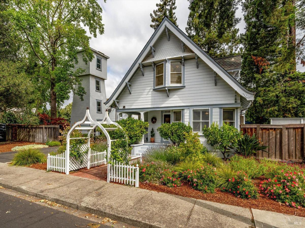 MLS #326048966 image #0