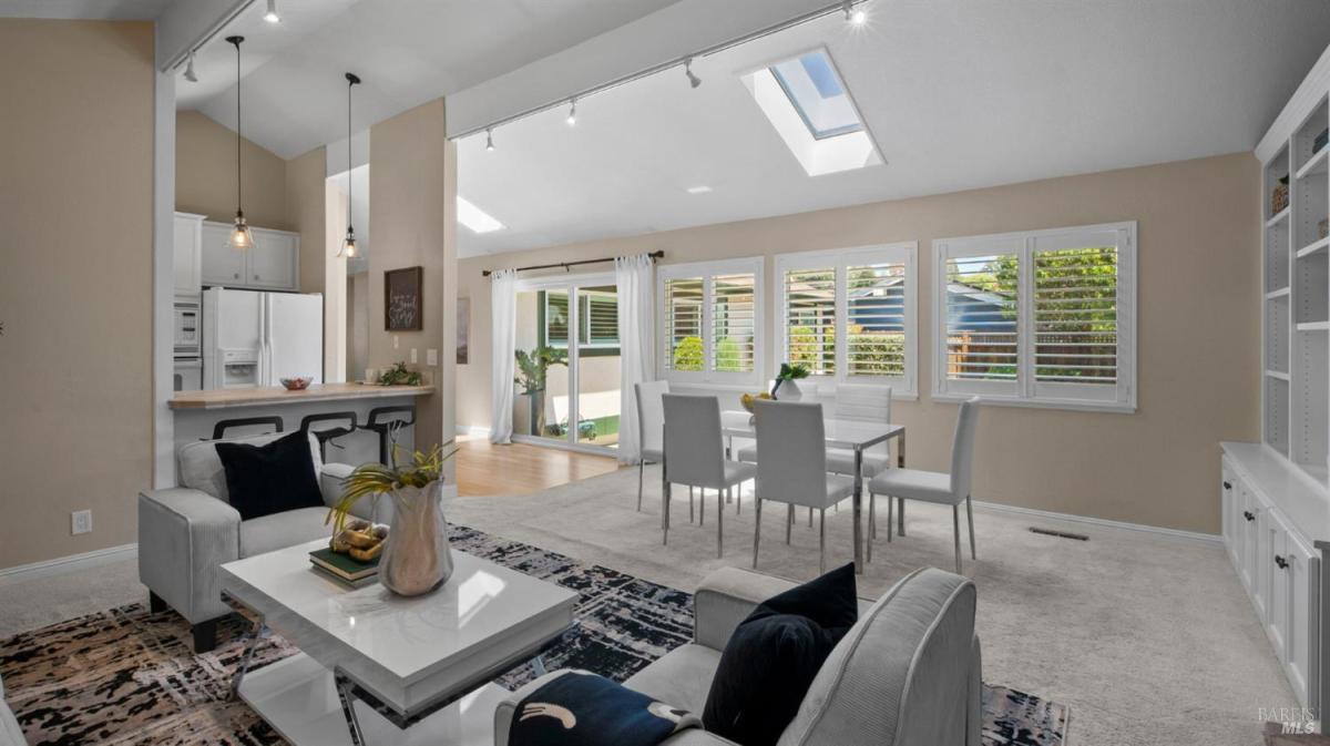 MLS #326049105 image #0