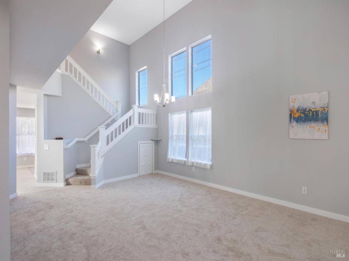 MLS #326049945 image #0