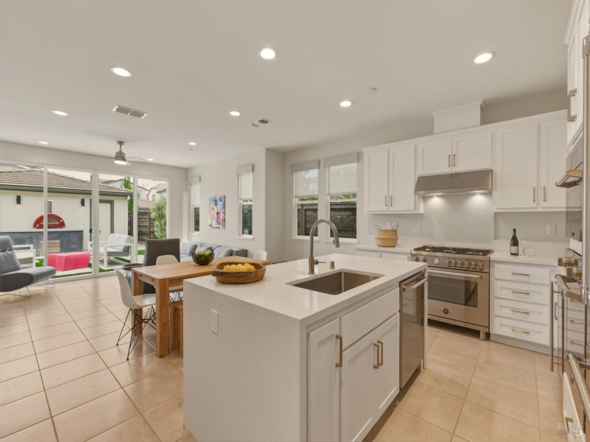 MLS #326054313 image #0
