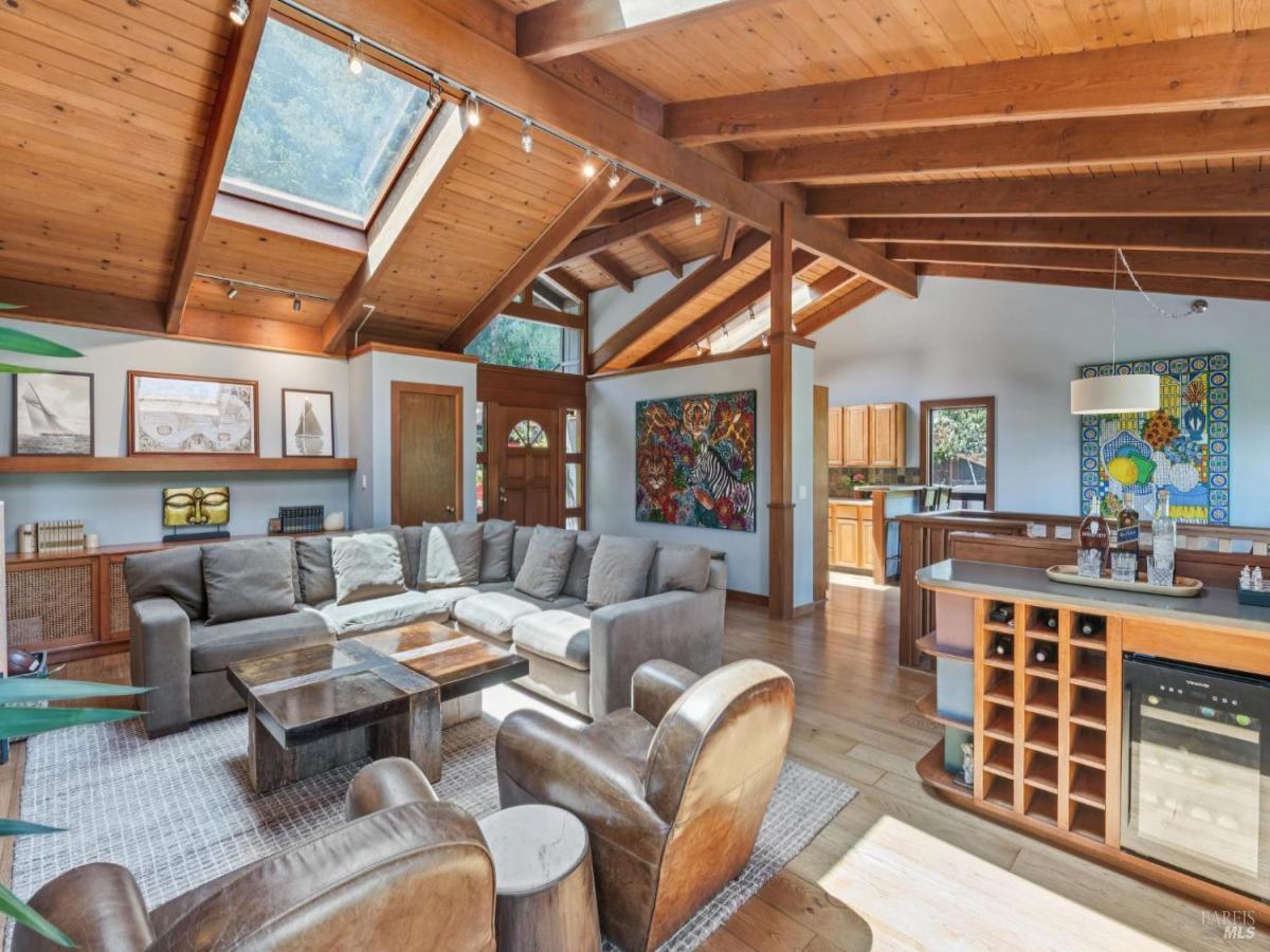 MLS #326054396 image #0