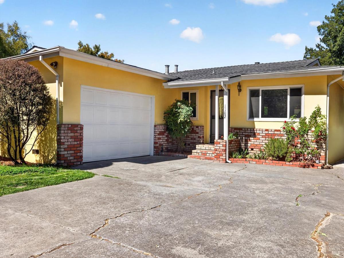 MLS #326054591 image #0