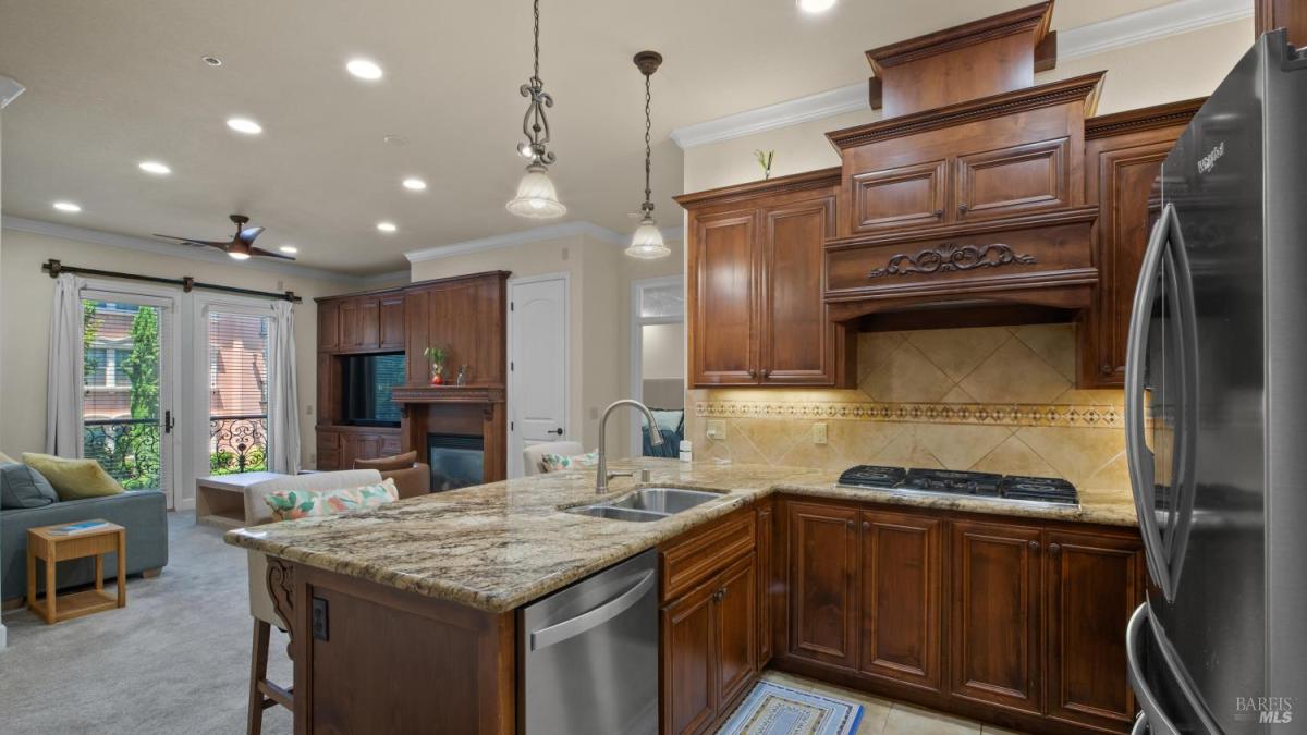MLS #326054606 image #0
