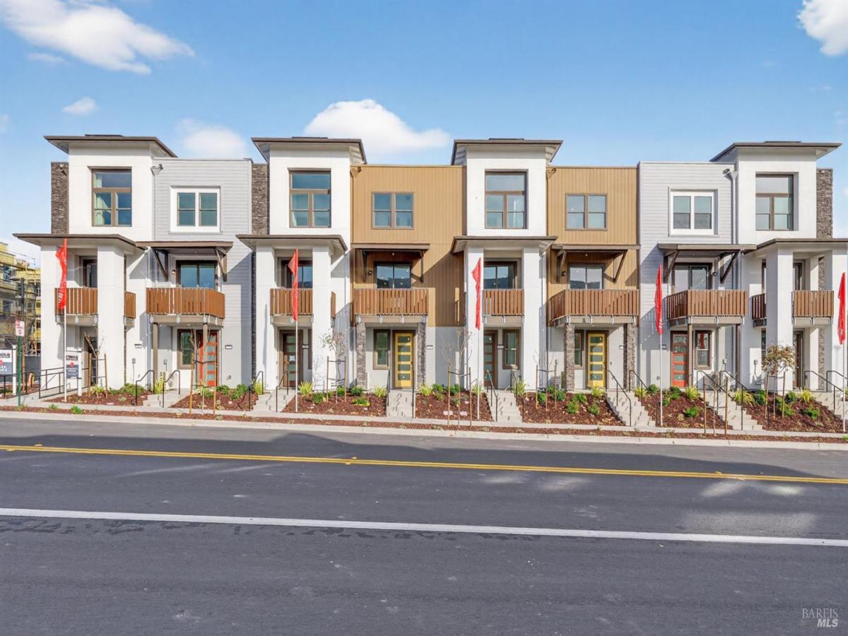 MLS #326055067 image #0