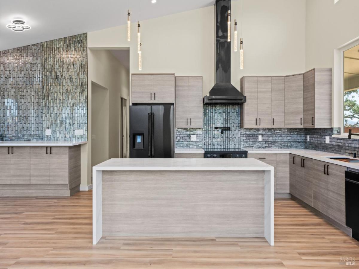 MLS #326055559 image #0