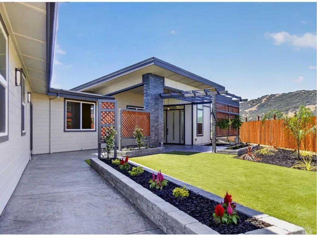 MLS #326055559 image #0
