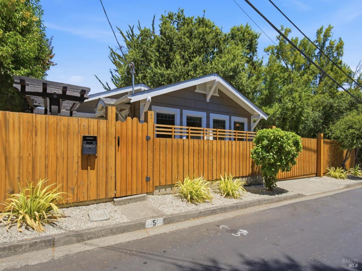 MLS #326058180 image #0