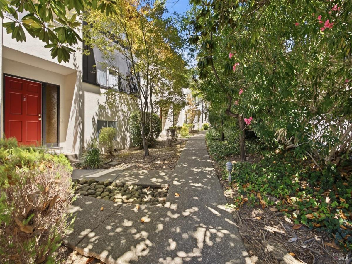 MLS #326058262 image #0