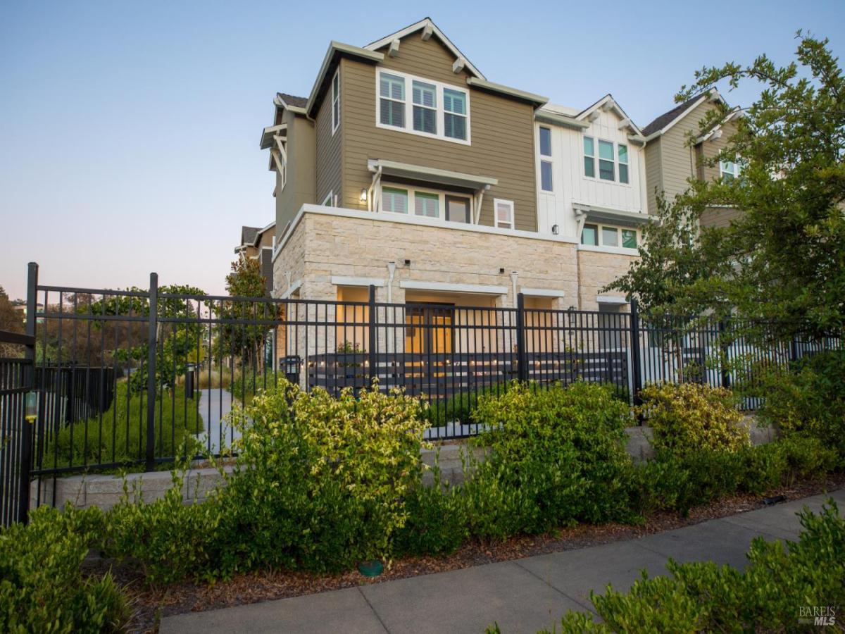 MLS #326059672 image #0