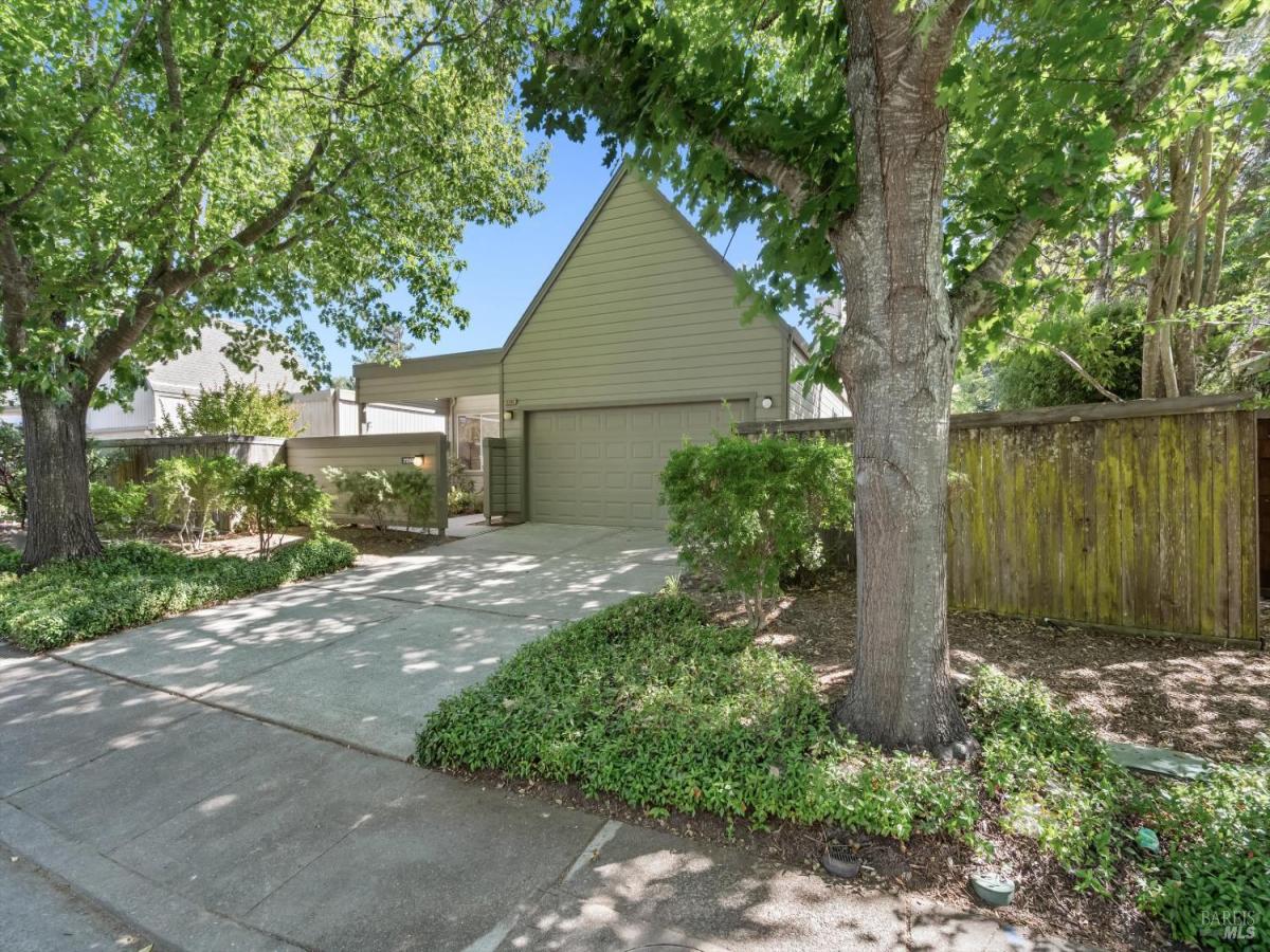 MLS #326060192 image #0
