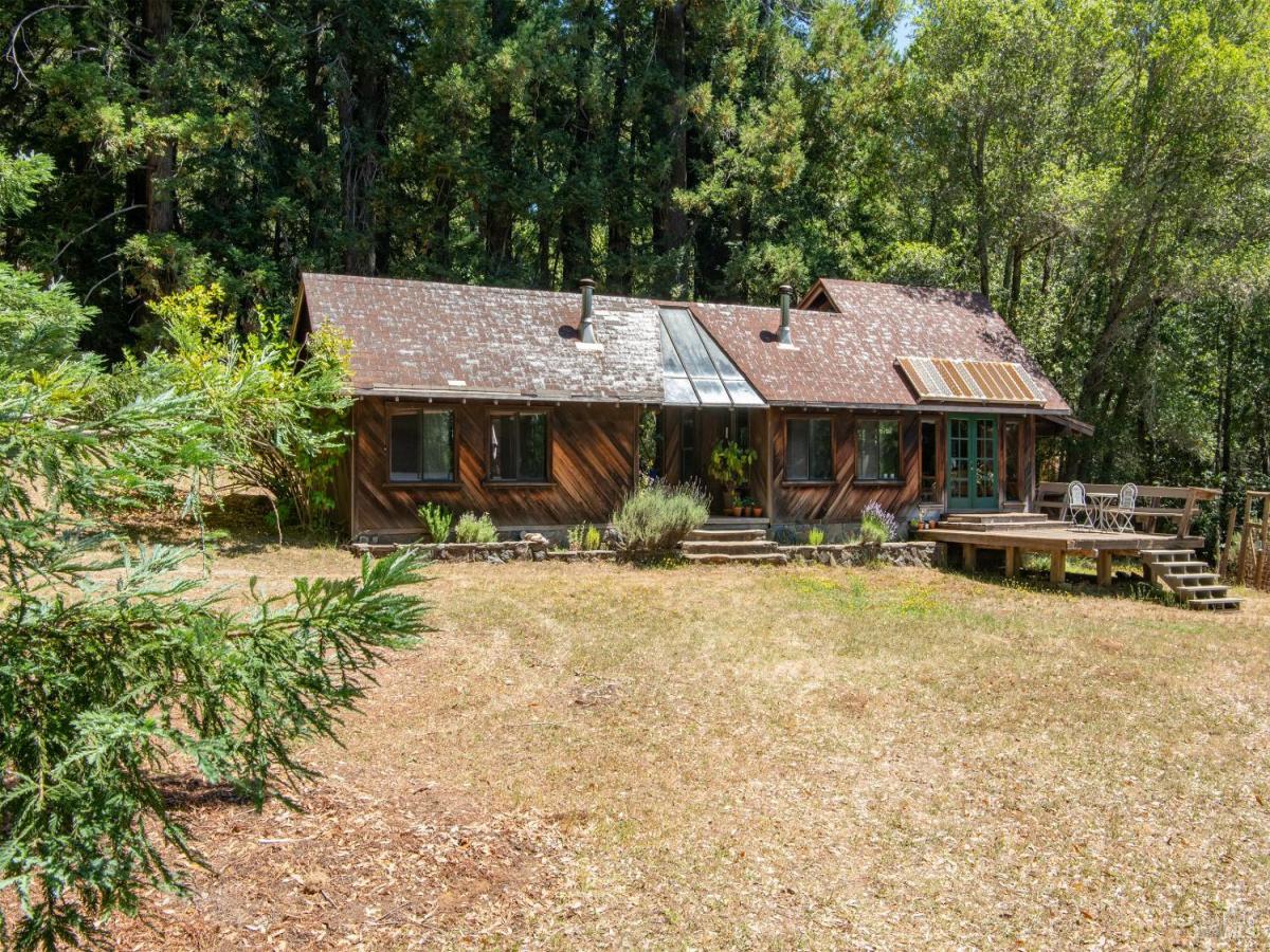 MLS #326060502 image #0
