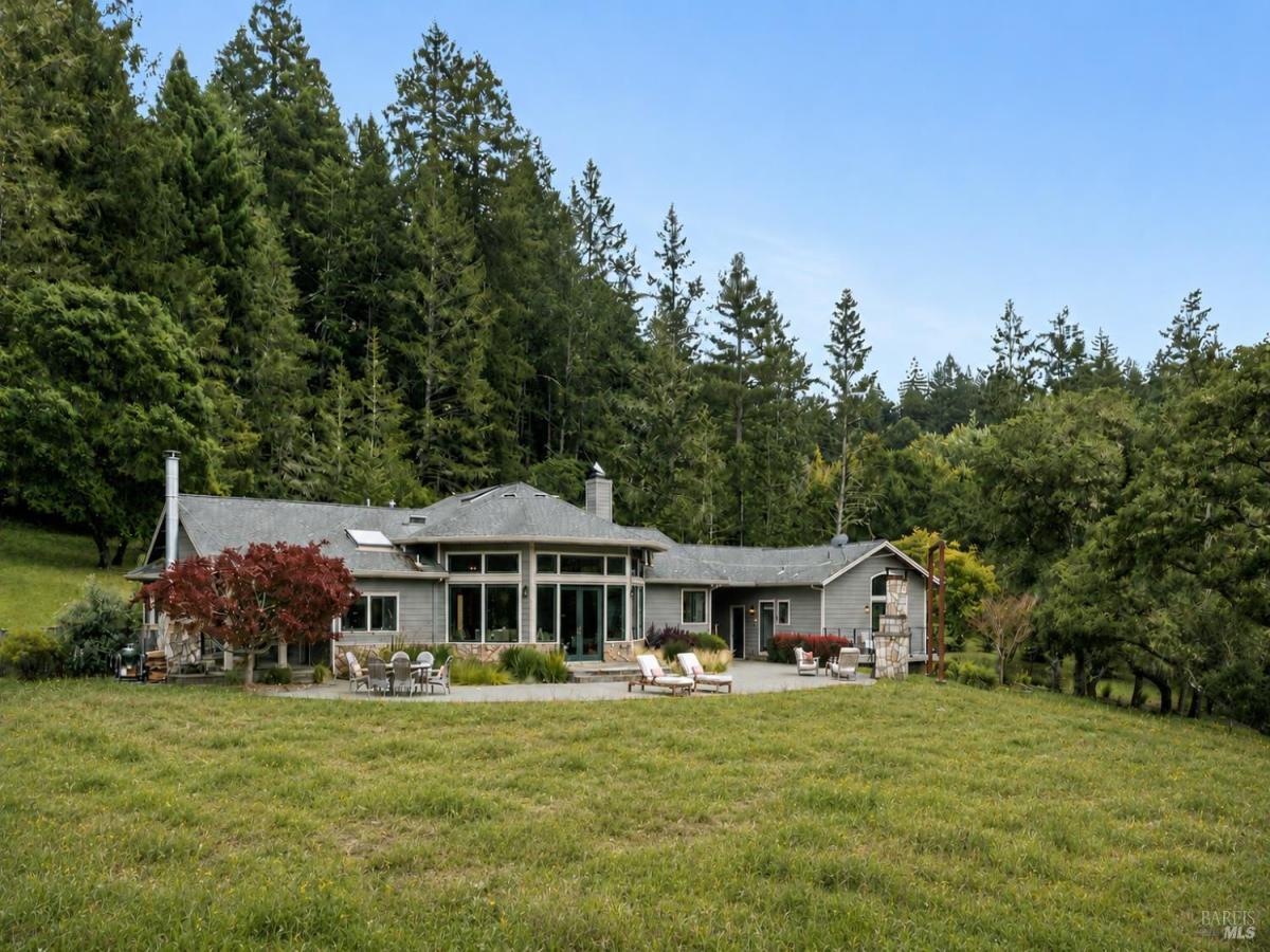 MLS #326060525 image #0